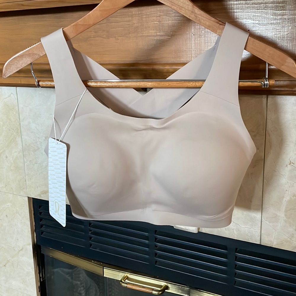 NWT Lululemon Enlite Bra 36D Nude